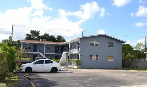 927 S Pine St, Lake Worth, FL 33460