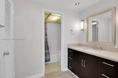 Bath - 145 SE 25th Rd #602, Miami, FL 33129 photo 2 of 2