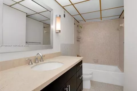 Bath - 145 SE 25th Rd #602, Miami, FL 33129 photo 1 of 2