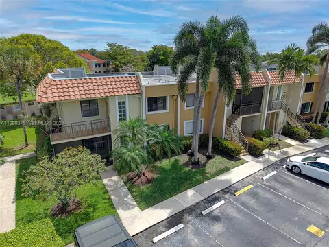 432 Lakeview Dr #201, Weston, FL 33326