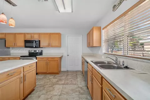 6762 NW Daffodil Ln, Port Saint Lucie, FL 34983