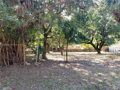 524 S Royal Poinciana Blvd, Miami Springs, FL 33166