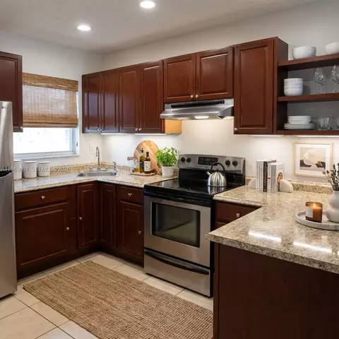 3071 E Sunrise Lakes Dr #306, Sunrise, FL 33322