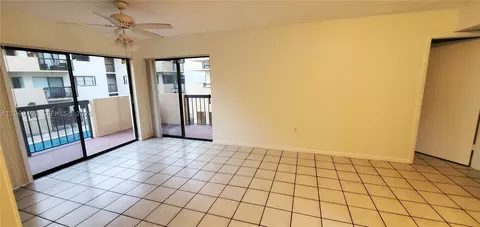 995 SW 84th Ave #218, Miami, FL 33144