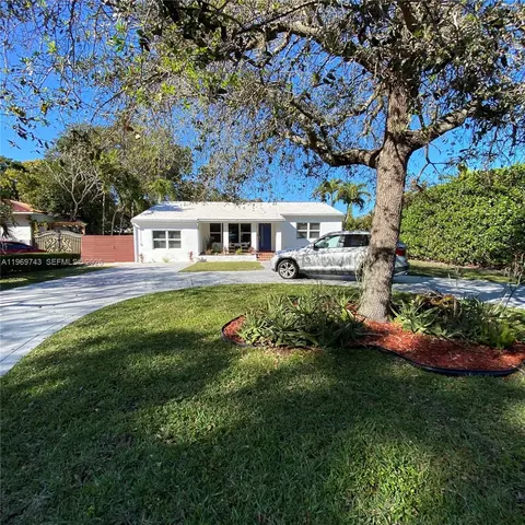 951 NE 116th St, Biscayne Park, FL 33161