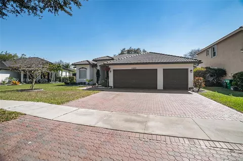 10620 NW 56th Ct, Coral Springs, FL 33076