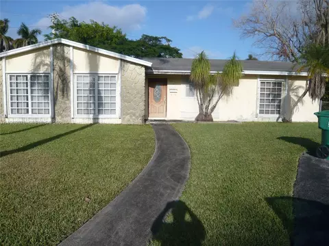 18451 SW 90th Ave, Cutler Bay, FL 33157