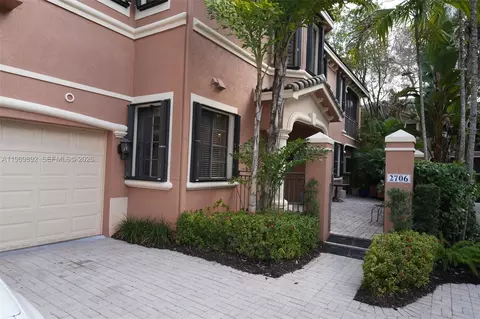 2706 Kinsington Cir #23-2, Weston, FL 33332