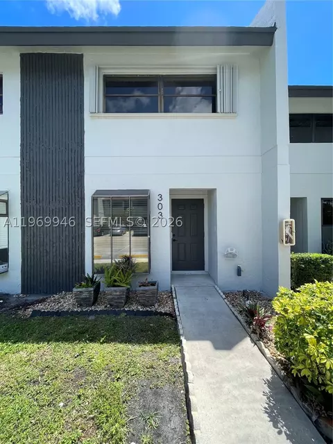 2700 S Oakland Forest Dr #303, Oakland Park, FL 33309