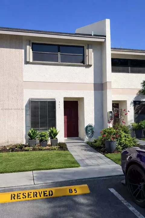 2700 S Oakland Forest Dr #303, Oakland Park, FL 33309