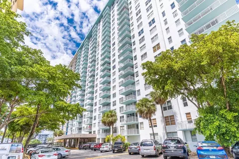 301 174 St #405, Sunny Isles Beach, FL 33160