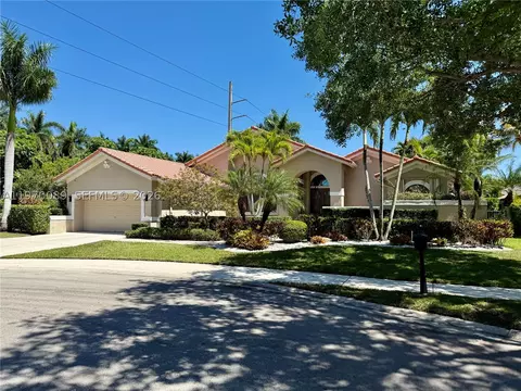 1040 Sandalwood Ln, Weston, FL 33326