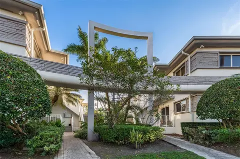 1142 99th St #23, Bay Harbor Islands, FL 33154