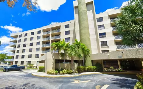 901 Hillcrest Dr #311, Hollywood, FL 33021