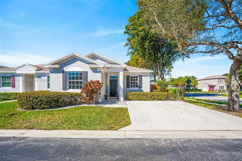 5911 Kelsey Ln, Tamarac, FL 33321
