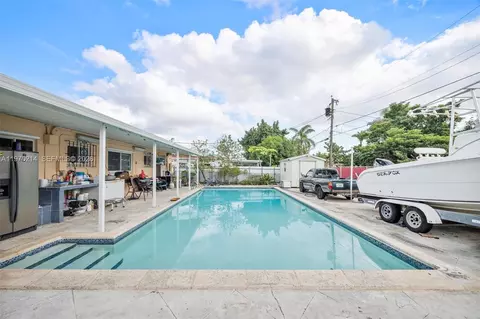 Exterior - 590 W 35th Pl, Hialeah, FL 33012 photo 1 of 1