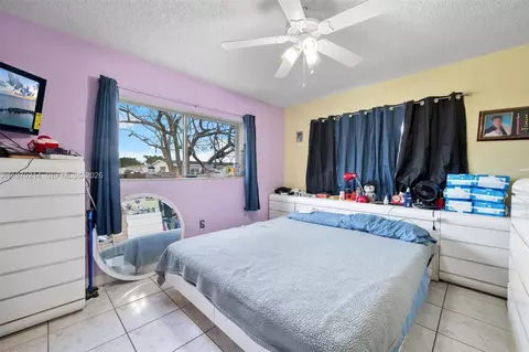 Bedroom - 590 W 35th Pl, Hialeah, FL 33012 photo 4 of 4