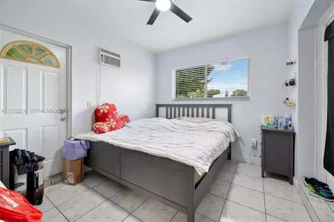 Bedroom - 590 W 35th Pl, Hialeah, FL 33012 photo 3 of 4