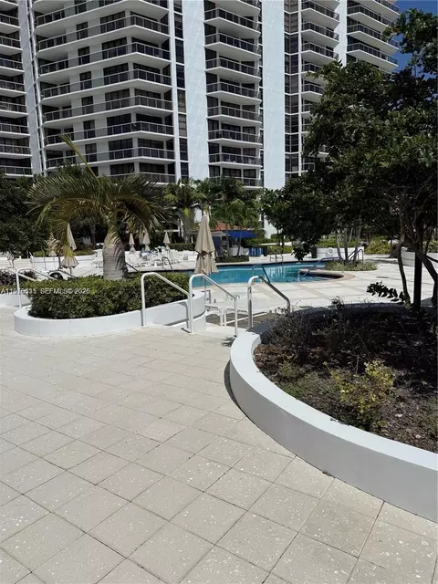 20281 E Country Club Dr #CAB19, Aventura, FL 33180