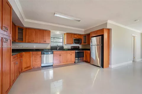 5632 Hayes St, Hollywood, FL 33021