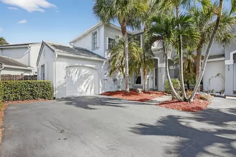 4700 Grapevine Way, Davie, FL 33331