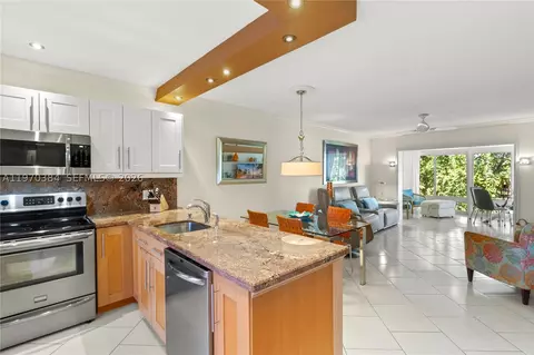5121 W Oakland Park Blvd #304, Lauderdale Lakes, FL 33313