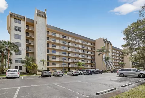 3300 W Rolling Hills Cir #302, Davie, FL 33328