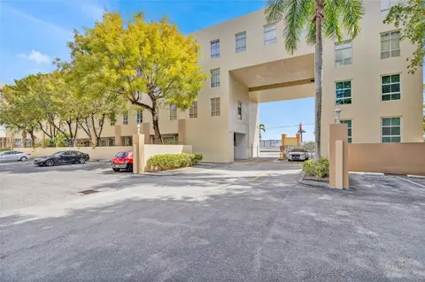 7400 W 20th Ave #402, Hialeah, FL 33016