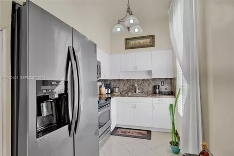 7400 W 20th Ave #402, Hialeah, FL 33016