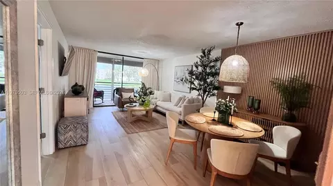 10303 Sunrise Lakes Blvd #211, Sunrise, FL 33322