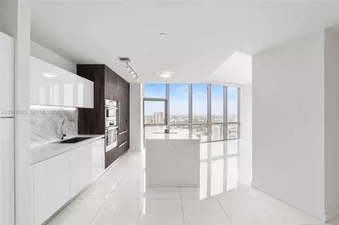 851 NE 1st Ave #3202, Miami, FL 33132