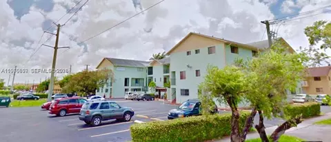 1521 W 42nd Pl #18, Hialeah, FL 33012