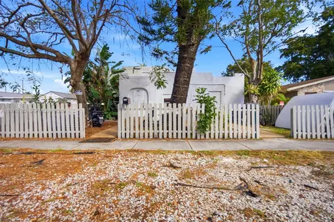 224 SW 14th St, Dania Beach, FL 33004