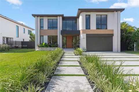 5854 SW 30th St, Miami, FL 33155