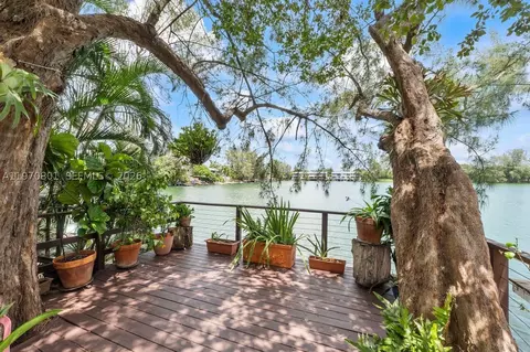 4905 SW 71st Pl, Miami, FL 33155
