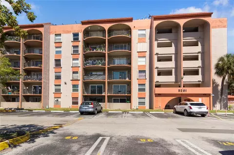 5201 NW 7th St #105, Miami, FL 33126