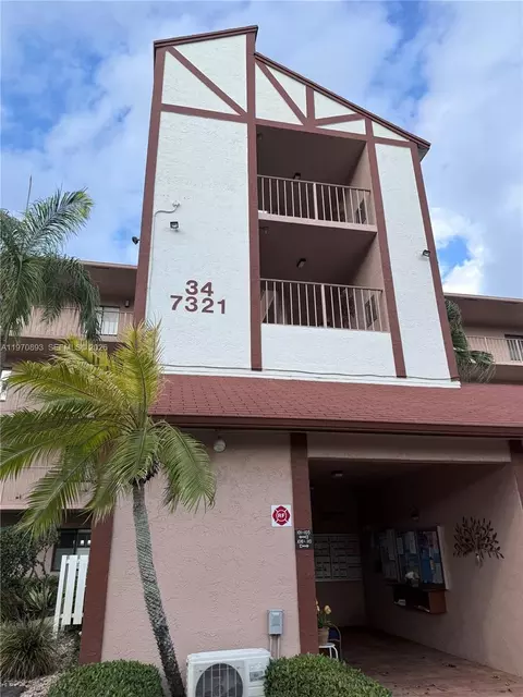 7321 Amberly Ln #302, Delray Beach, FL 33446