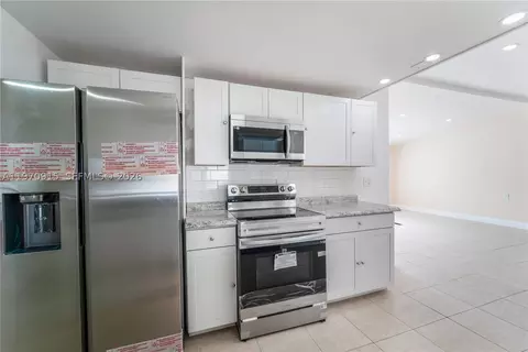 730 NW 214th Ave, Pembroke Pines, FL 33029