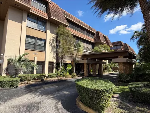 661 NE 195th St #104, Miami, FL 33179