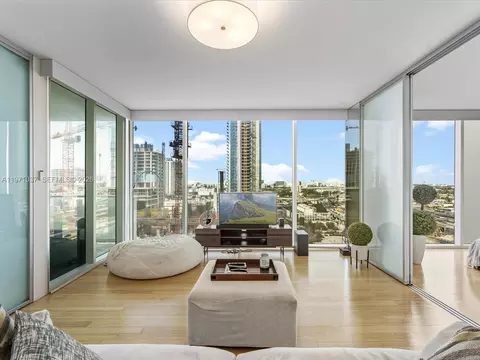 1040 Biscayne Blvd #1107, Miami, FL 33132
