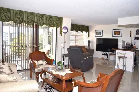 1300 Saint Charles Pl #617, Pembroke Pines, FL 33026