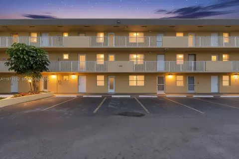 1302 NE 191st St #A221, Miami, FL 33179