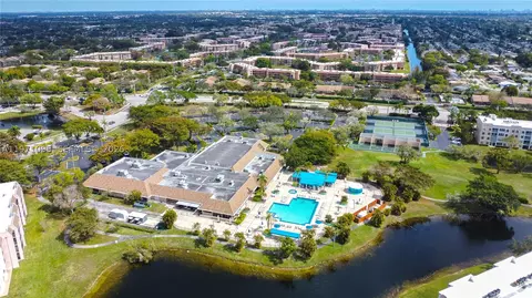 10207 Sunrise Lakes Blvd #204, Sunrise, FL 33322