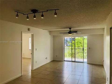 8260 SW 210th St #210, Cutler Bay, FL 33189