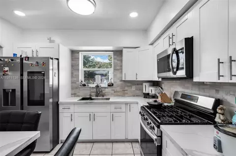 Kitchen - 801 Opa Locka Blvd, Miami, FL 33168 photo 2 of 2