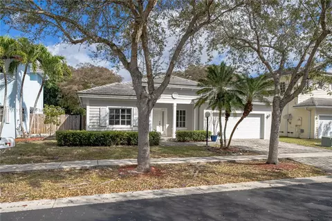 2875 NE 4th St, Homestead, FL 33033