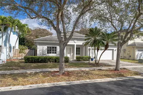 2875 NE 4th St, Homestead, FL 33033