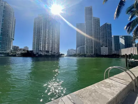 300 S Biscayne Blvd #PH-3907, Miami, FL 33131