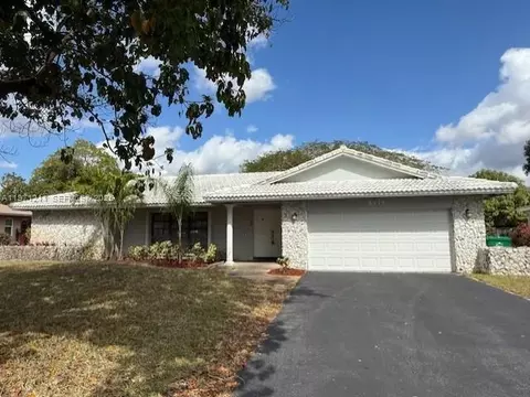 8475 NW 2nd Mnr, Coral Springs, FL 33071