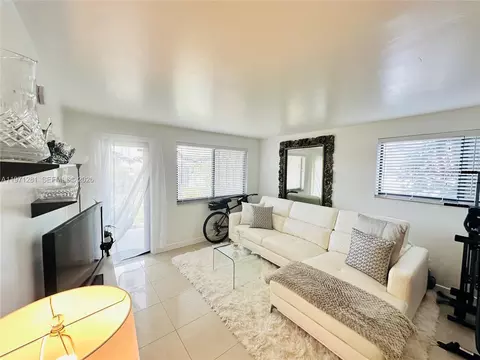301 Golden Isles Dr #114, Hallandale Beach, FL 33009